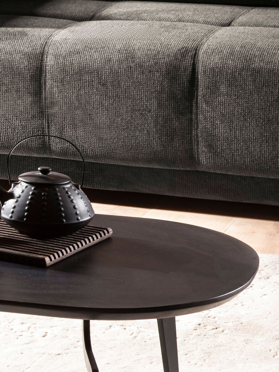 Couchtisch 86x50x30 cm Mango Massivholz Schwarz Sofatisch Niedrig - Dreibein Wohnzimmertisch Oval - Design Kaffeetisch Wohnzimmer Zeitlos_
