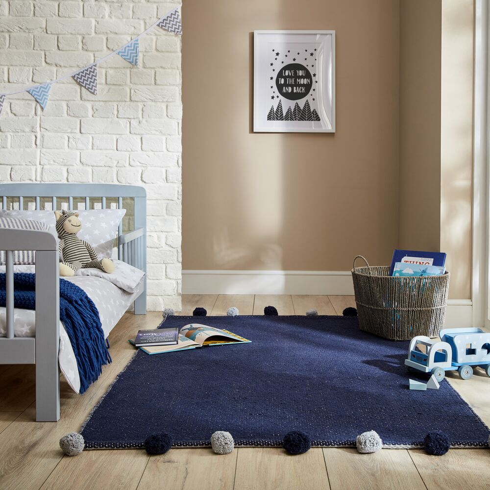 Handgewebter_ Wendbarer Kinderzimmer-Teppich aus 100% Baumwolle mit Pom-Pom-Bordüre - COLNE Kollektion von Kadima Design_Blau_#sku_BARK503119375746#