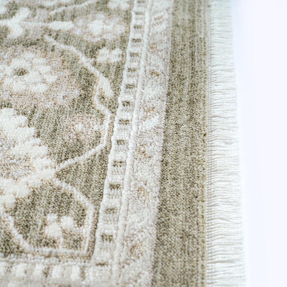 Teppich Kurzflor Grün als Blickfang der Raumgestaltung Polyester SCRIVIA Serie_