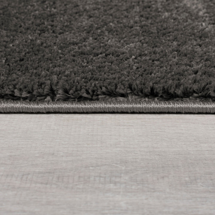Samtweicher Teppich TUMMEL von Kadima Design – 100% Recycelt – Strapazierfähig & Umweltfreundlich_Anthrazit_#sku_BARK503119375102-BARK503119375103-BARK503119375104-BARK503119375105#