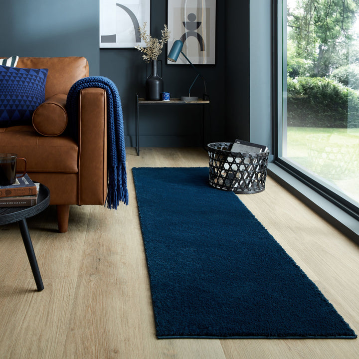 Samtweicher Teppich aus 100% recyceltem Material_Blau_Läufer_