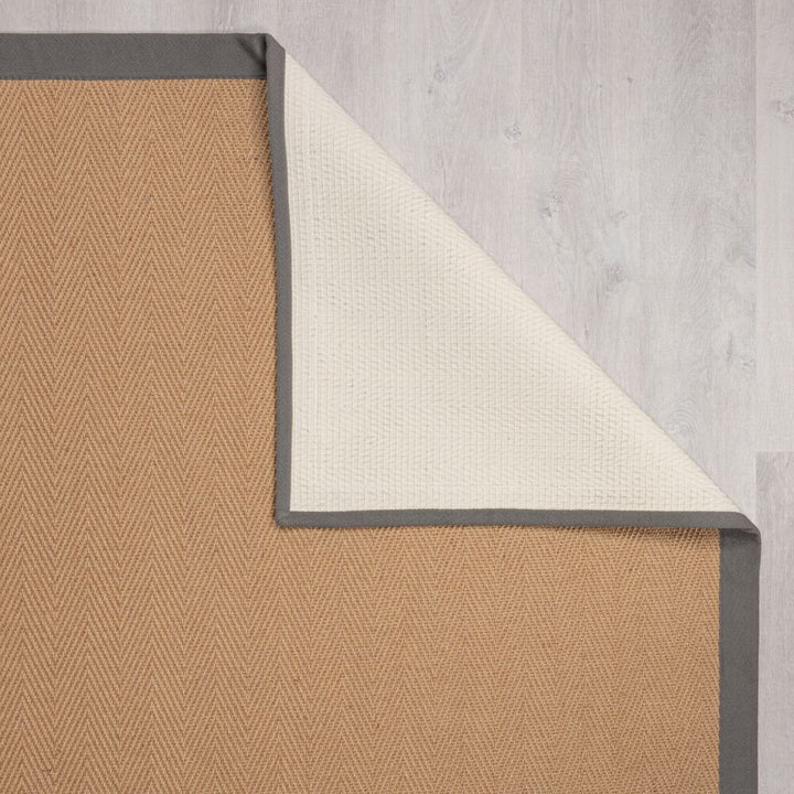 Jute-Teppich mit Fischgrätenmuster und Bordüre TRENT KIRA_Rechteckig_
