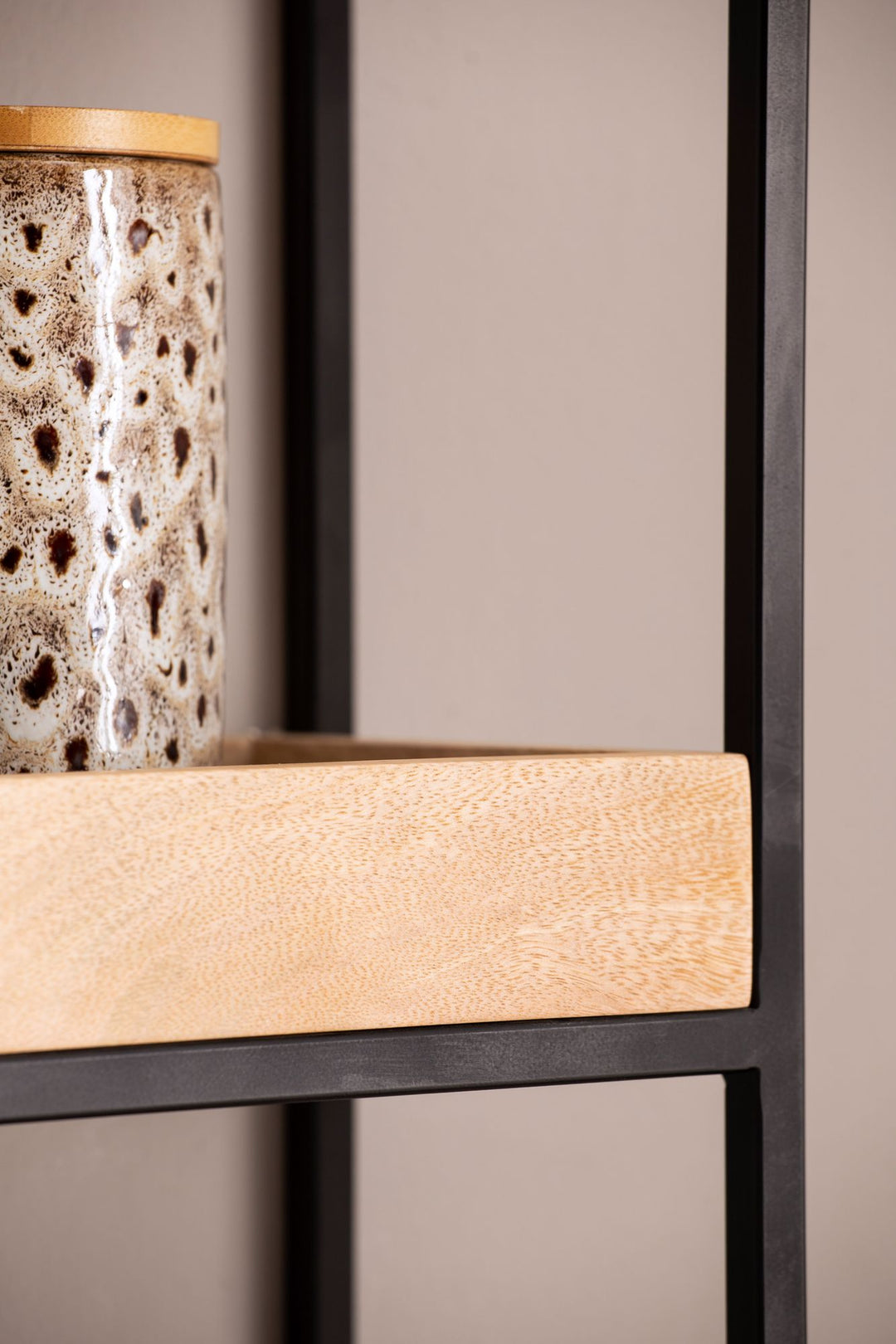 Wandregal 27x77x18 cm Mango Massivholz / Metall Hängeregal Industrial - Design Schweberegal Rechteckig - Regal Hängend Wohnzimmer - Tablettregal Wand mit 3 Ablagen & Metallrahmen_