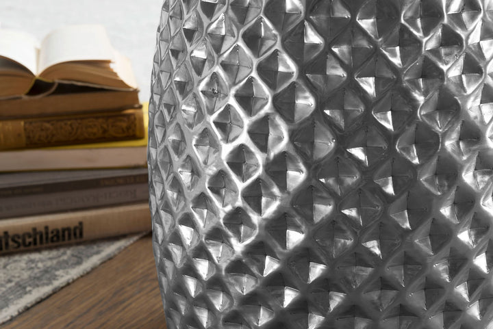Orientalischer Beistelltisch ENNS_ Hammerschlag-Aluminium_ runde Form_ kratzfrei - KADIMA DESIGN_Farbe_ Silber_ Größe_ 32x32x42 cm_