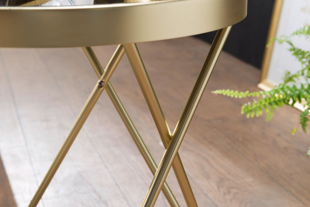 Eleganter Beistelltisch_ Kupfer und Glas_ V-förmige Beine_ filigranes 70er-Jahre Design_ pflegeleicht - KADIMA DESIGN_Farbe_ Gold_ Größe_ 42x42x46 cm_