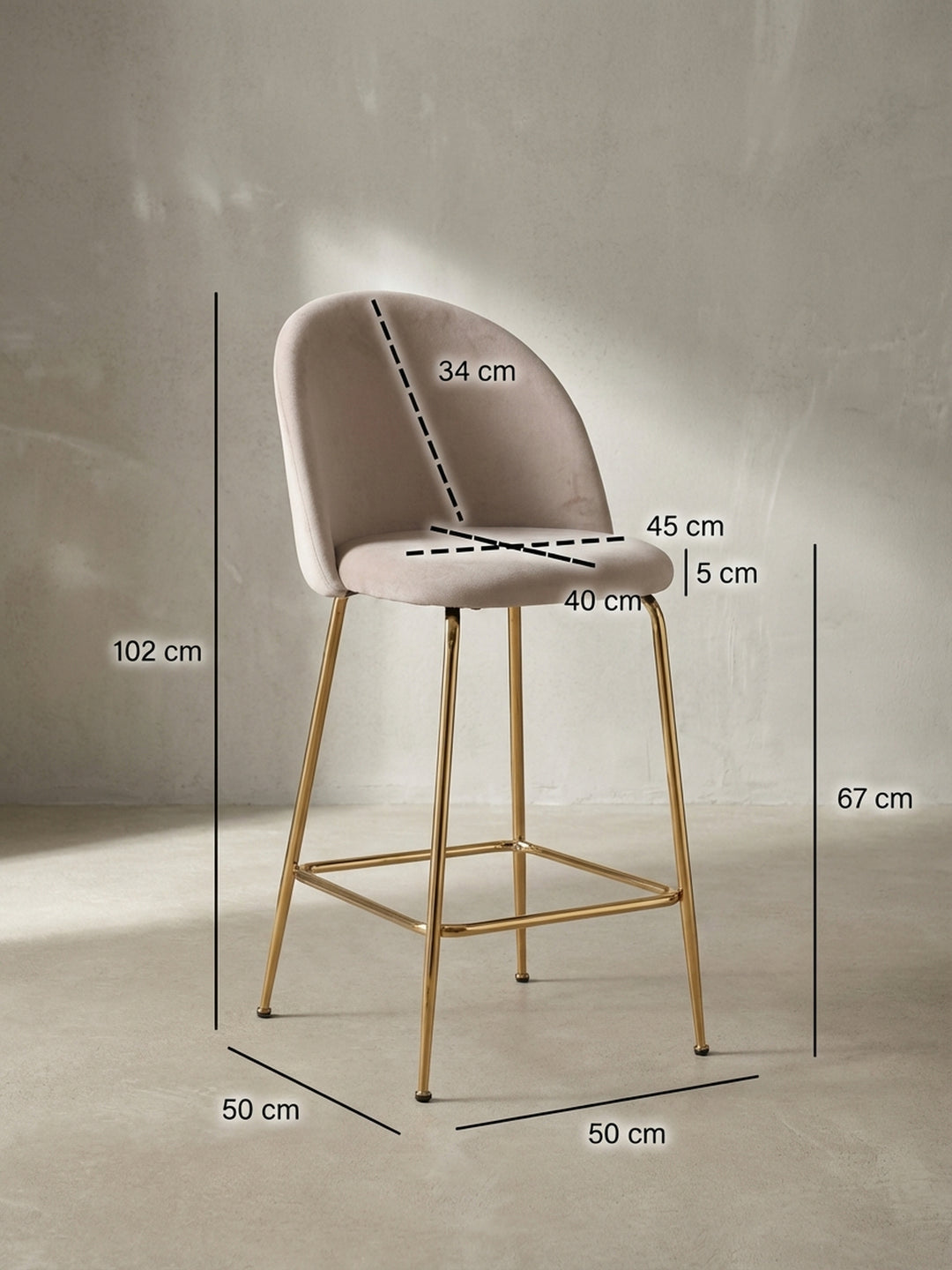 Barhocker mit exakten Maßangaben, zeigt die Gesamthöhe von 102 cm, Sitzhöhe von 67 cm und Breite von 50 cm für die Raumplanung._