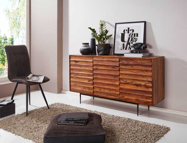 Charmantes Sheesham Sideboard_ 150 cm Breit_ 3 Türen_ Ideal für moderne Wohnräume - KADIMA DESIGN_Größe_ 150x41x81 cm_