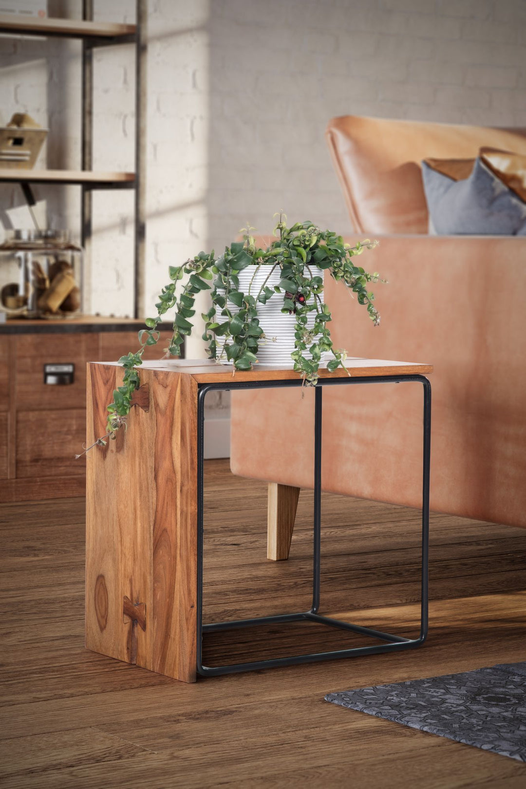 Massivholz Beistelltisch im Industrial-Style_ 45x30x45 cm_ Eleganter Sofatisch - KADIMA DESIGN_Größe_ 45x30x45 cm_