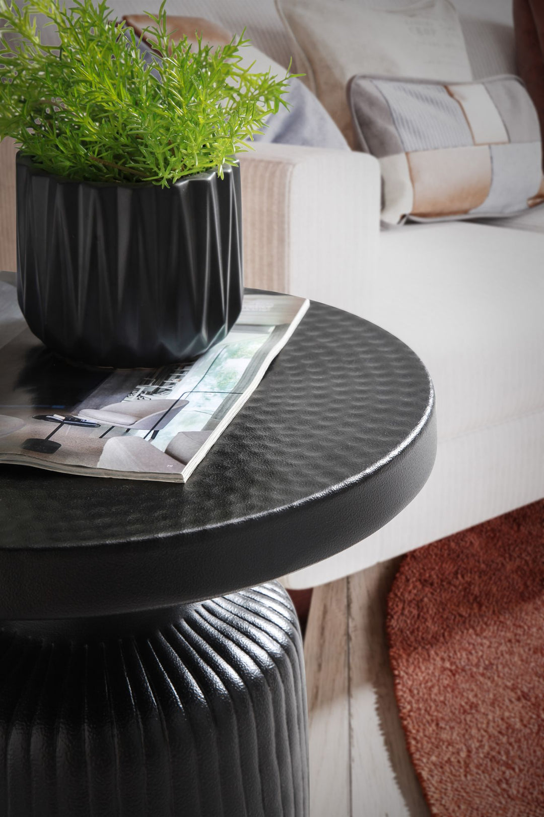 Eleganter Beistelltisch Schwarz_ 40x40x50 cm_ rund_ Hammerschlag-Design - KADIMA DESIGN_Größe_ 40x40x50 cm_