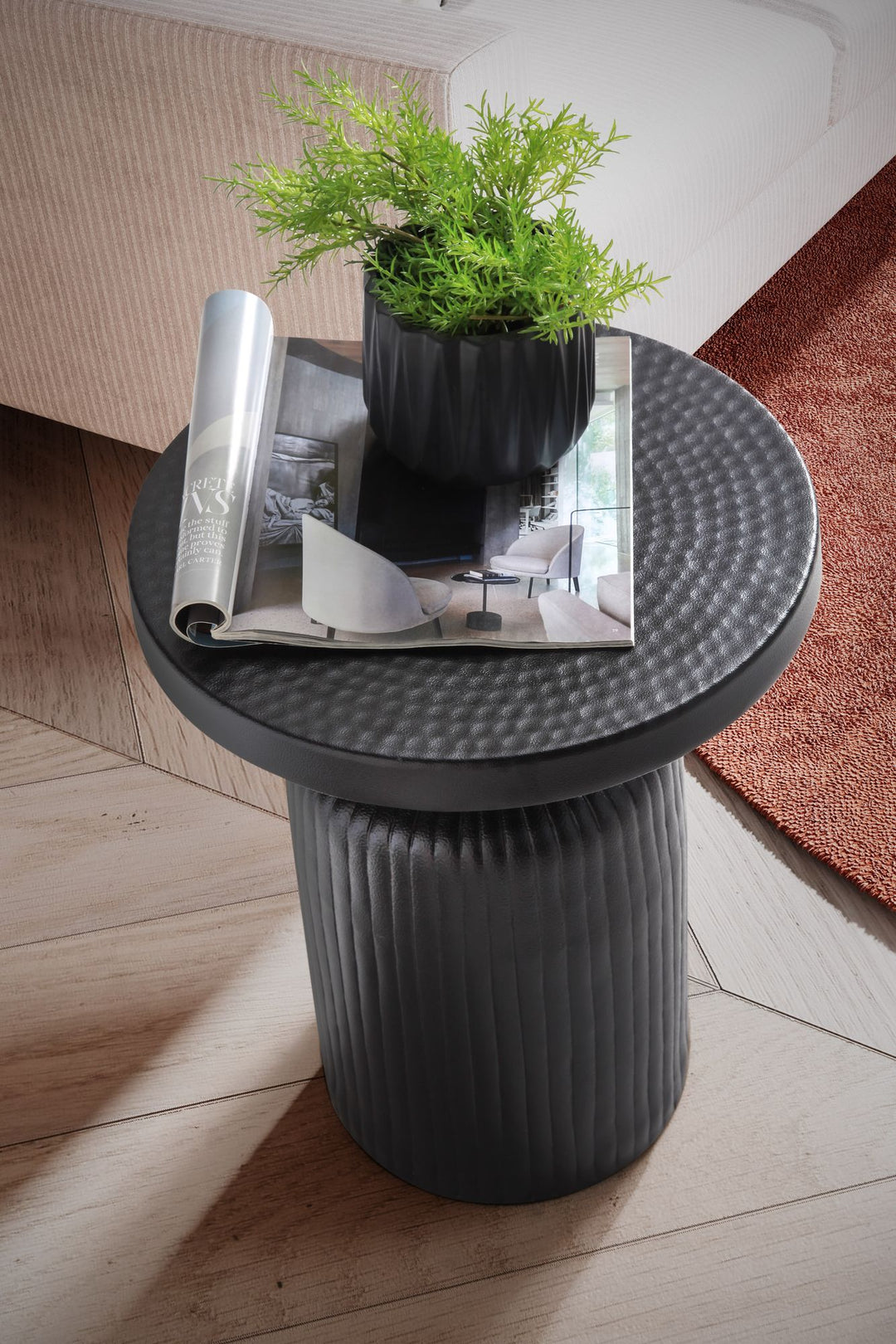 Eleganter Beistelltisch Schwarz_ 40x40x50 cm_ rund_ Hammerschlag-Design - KADIMA DESIGN_Größe_ 40x40x50 cm_