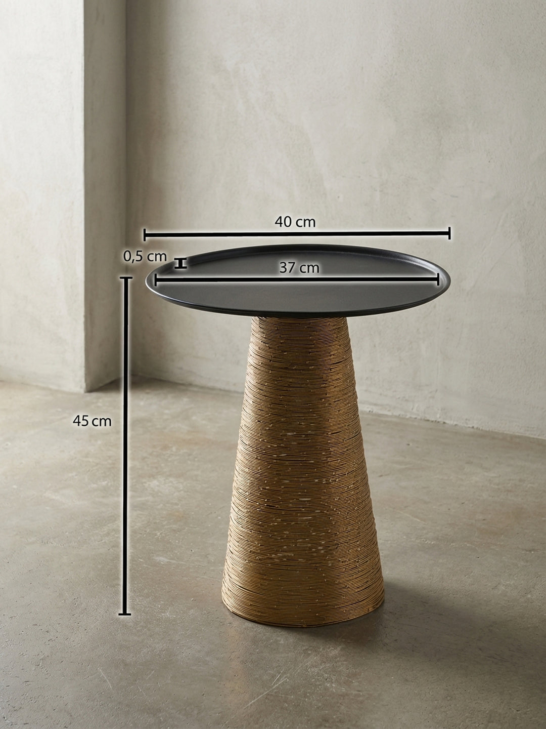 Technische Zeichnung des Beistelltisches mit genauen Maßen: Höhe 45 cm, Breite 40 cm und Tiefe 40 cm, ideal zur exakten Planung der Einrichtung im Wohnzimmer._