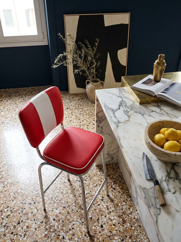 Barhocker Kunstleder weiß 40x38x110 cm Wohnidee Offene Luxusküche mit Bar-Insel Einrichtungsidee stilvoll kombinieren mit Polsterung Design Möbel Inspiration Wohnen Interior Zuhause_