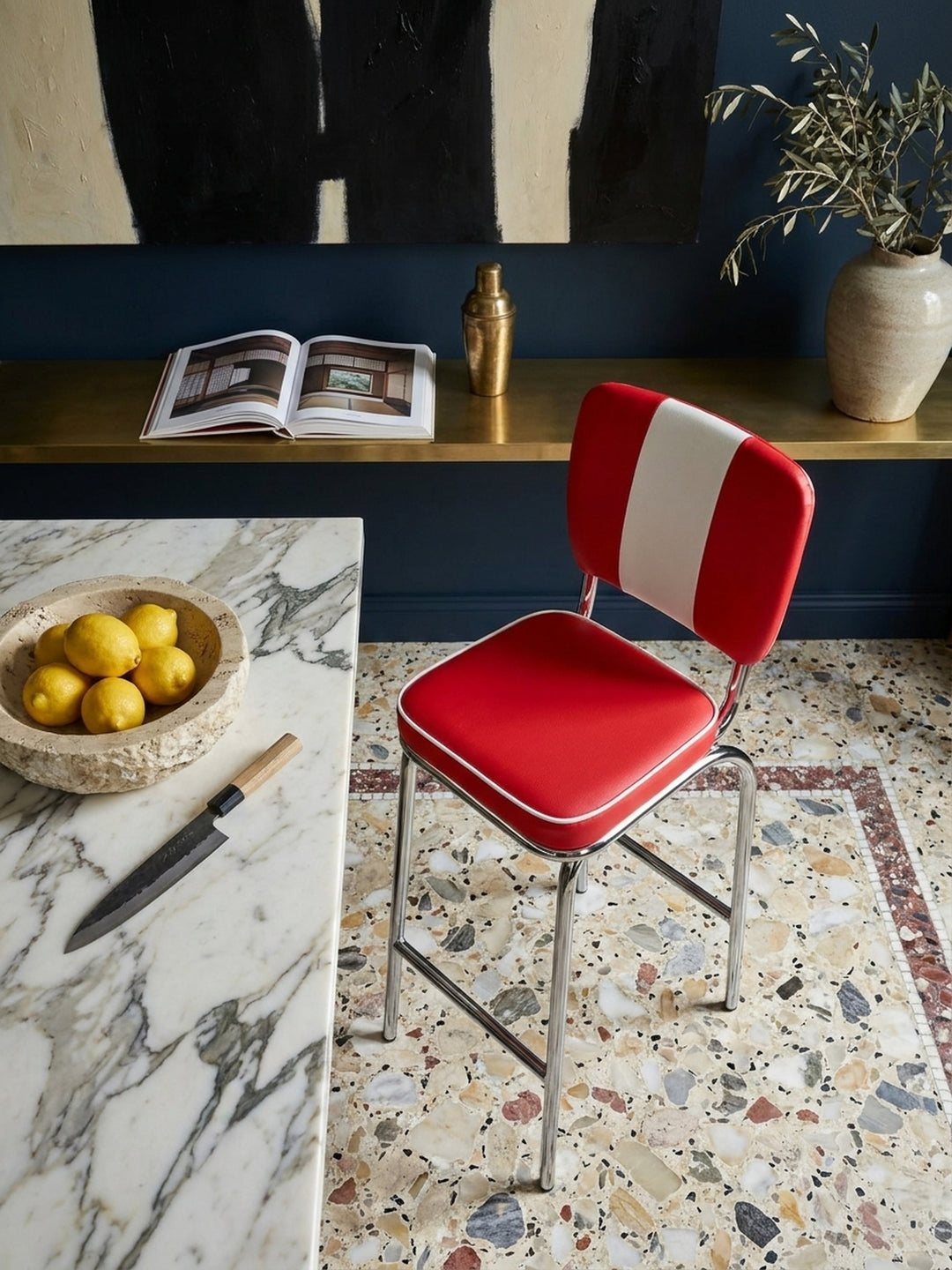 Barhocker Kunstleder weiß 40x38x110 cm Wohnidee Offene Luxusküche mit Bar-Insel Einrichtungsidee stilvoll kombinieren mit Polsterung Design Möbel Inspiration Wohnen Interior Zuhause_