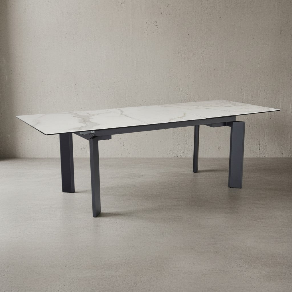 Weißer Esstisch ausziehbar 180-240 cm mit Marmor-Optik Keramik-Glasplatte - elegantes Design für große Esszimmer von Kadima Design_