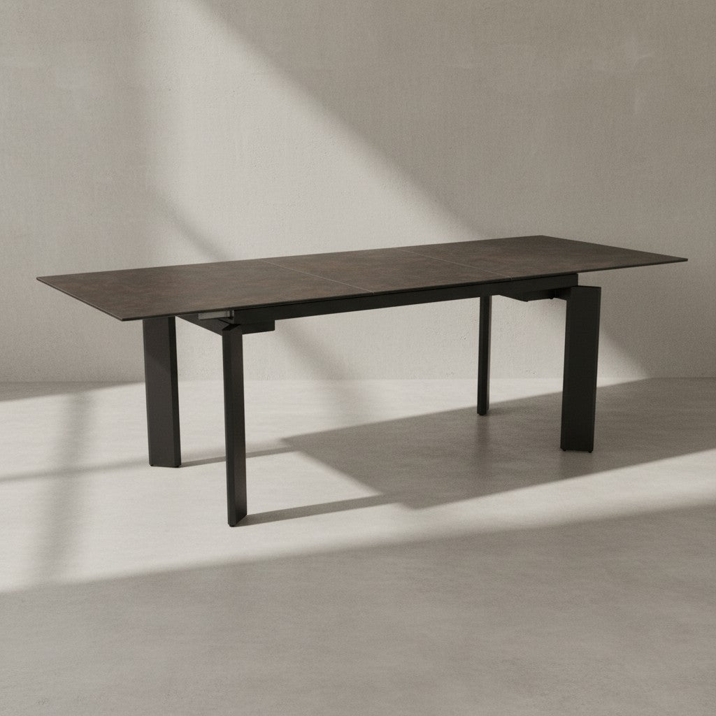 Schwarzer Esstisch ausziehbar 180-240 cm mit Steinoptik Keramik-Glasplatte - Industrial Style von Kadima Design_