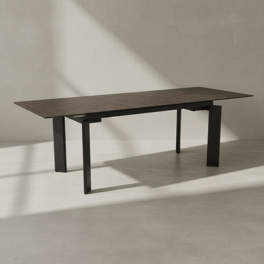 Schwarzer Esstisch ausziehbar 180-240 cm mit Steinoptik Keramik-Glasplatte - Industrial Style von Kadima Design_
