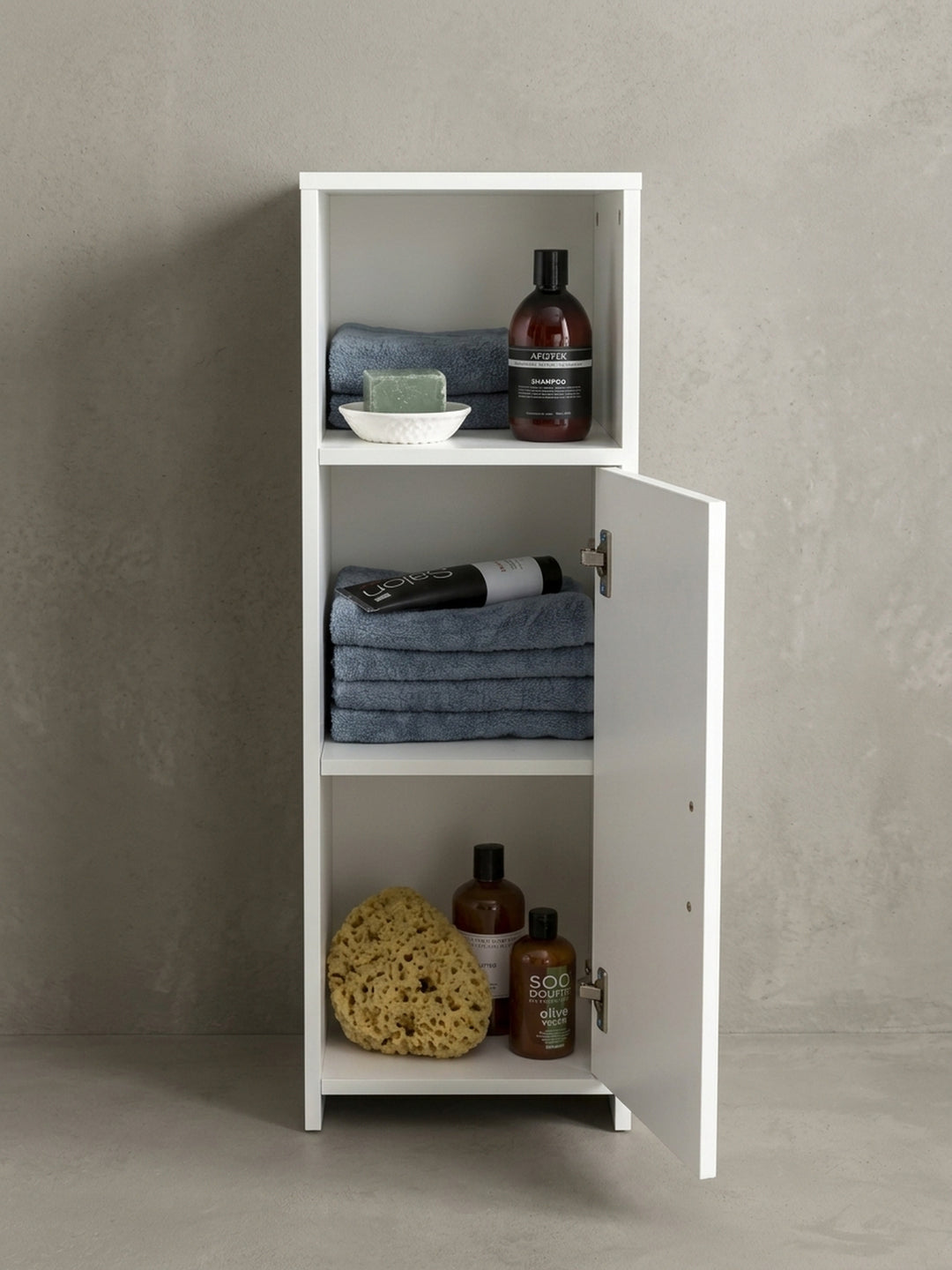 Kadima Design Badschrank in Weiß mit geöffneter Tür. Der schmale Schrank bietet viel Stauraum mit einem offenen Fach und verstellbarem Einlegeboden für Ihr Badezimmer._