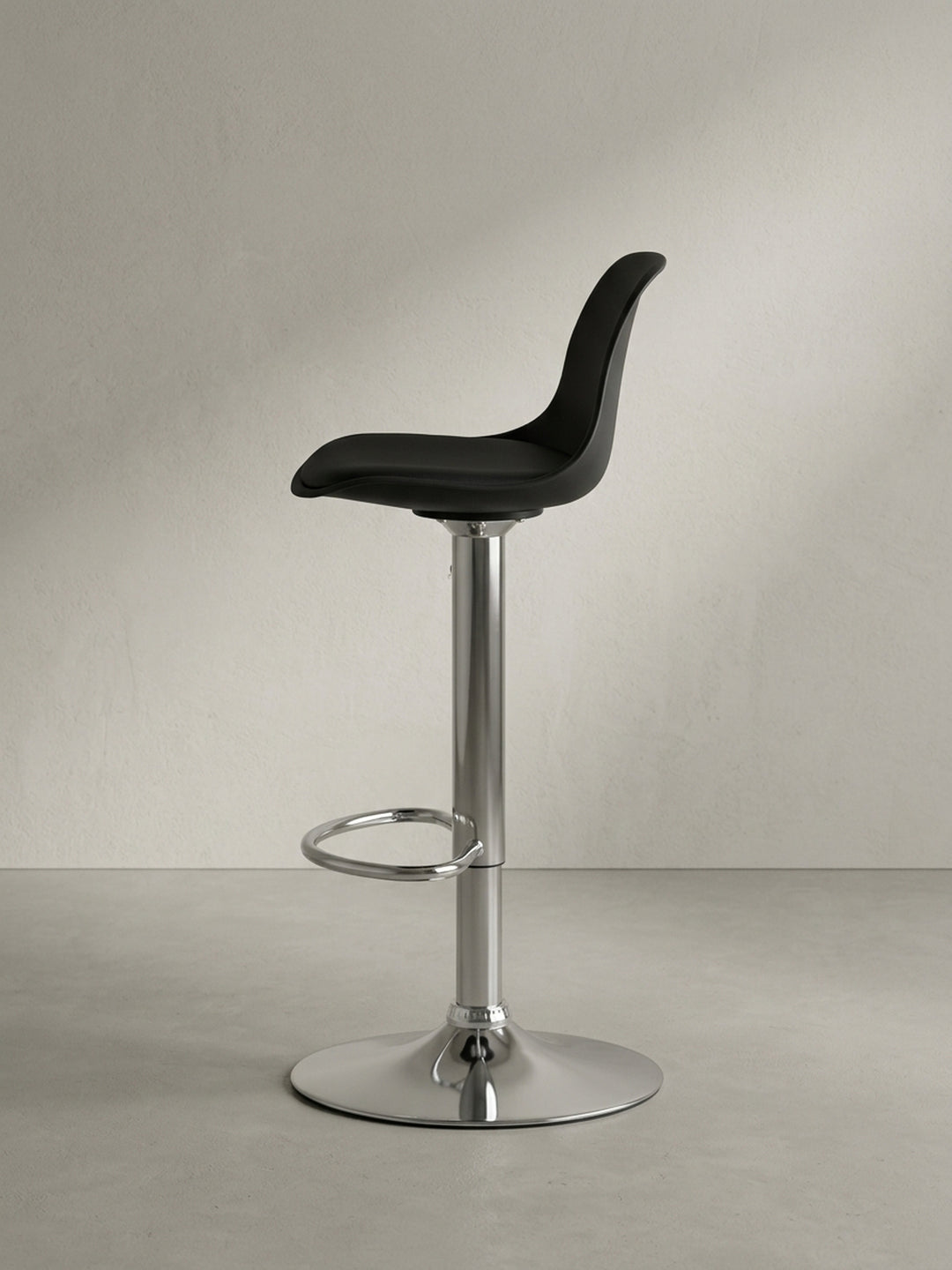 Barhocker Eiche Massivholz schwarz 40x40x104 cm robust langlebig mit Ablagefach Möbel Wohnen Design Einrichtung modern Premium Offene High-End Küche / Kücheninsel Interior Zuhause Wohnzimmer_