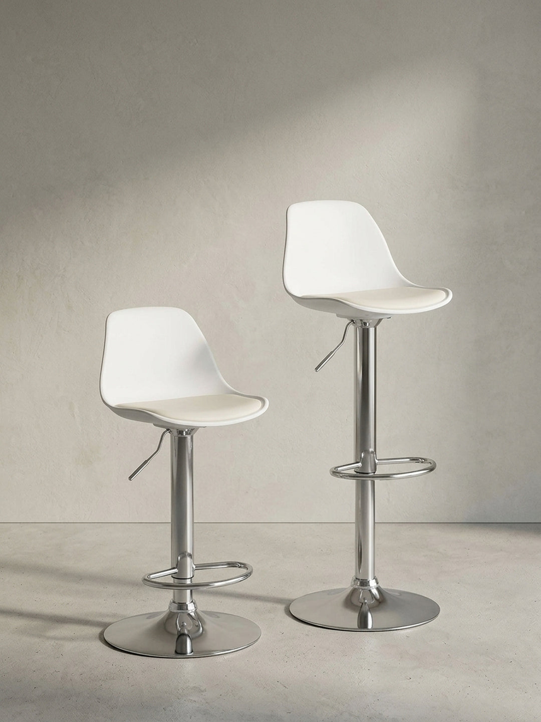 Barhocker aus Eiche Massivholz weiß 40x40x104 cm mit Ablagefach Design Möbel Einrichtung modern stilvoll robust hochwertig Premium Offene Luxusküche Wohnen Interior Zuhause Wohnzimmer_