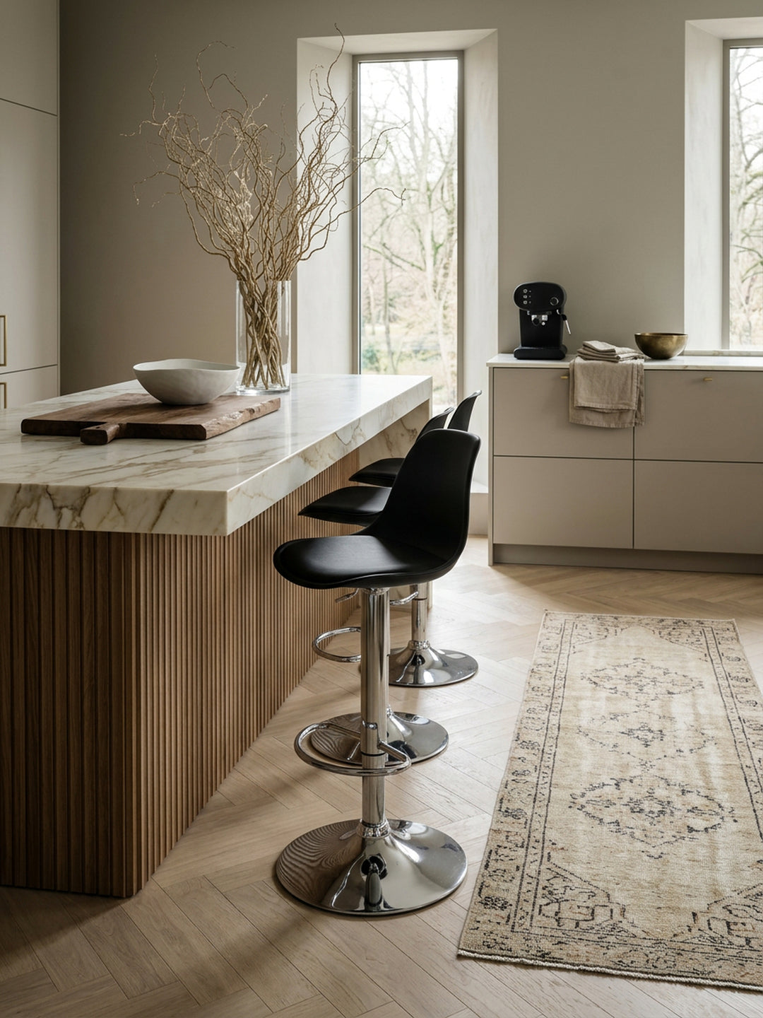 Barhocker Eiche Massivholz schwarz 40x40x104 cm Wohnidee Offene High-End Küche / Kücheninsel Einrichtungsidee stilvoll kombinieren mit Ablagefach Design Möbel Inspiration Wohnen Interior_