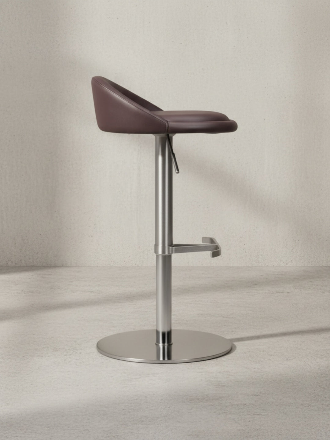 Barhocker DONAU_ höhenverstellbar_ halbrunde Rückenlehne_ Edelstahl_ max. 110 kg Belastung - KADIMA DESIGN_Farbe_ Braun_ Größe_ 43x43x90 cm_