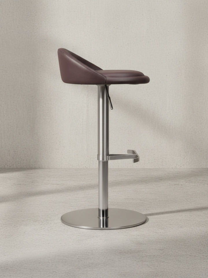 Barhocker DONAU_ höhenverstellbar_ halbrunde Rückenlehne_ Edelstahl_ max. 110 kg Belastung - KADIMA DESIGN_Farbe_ Braun_ Größe_ 43x43x90 cm_