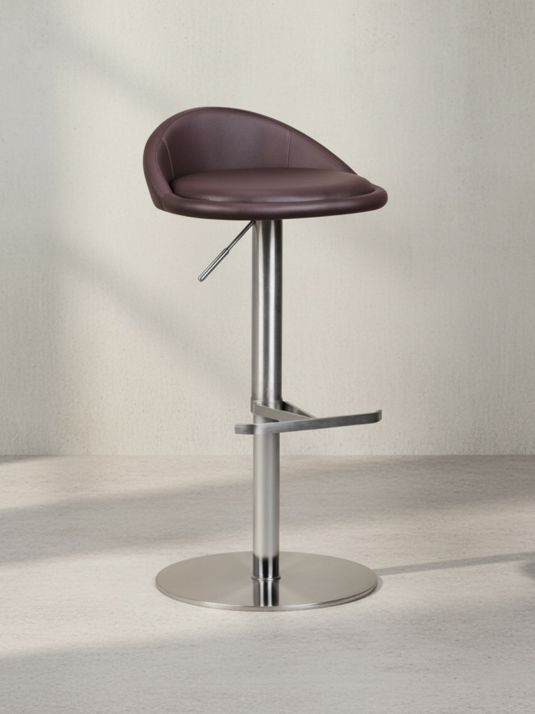 Barhocker DONAU_ höhenverstellbar_ halbrunde Rückenlehne_ Edelstahl_ max. 110 kg Belastung - KADIMA DESIGN_Farbe_ Braun_ Größe_ 43x43x90 cm_