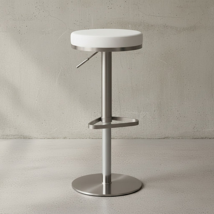 Barhocker ELBE_ höhenverstellbar_ gepolsterte Sitzfläche_ Triangel Fußablage_ max. 110 kg Belastung - KADIMA DESIGN_Farbe_ Weiß_ Größe_ 38x38x82 cm_