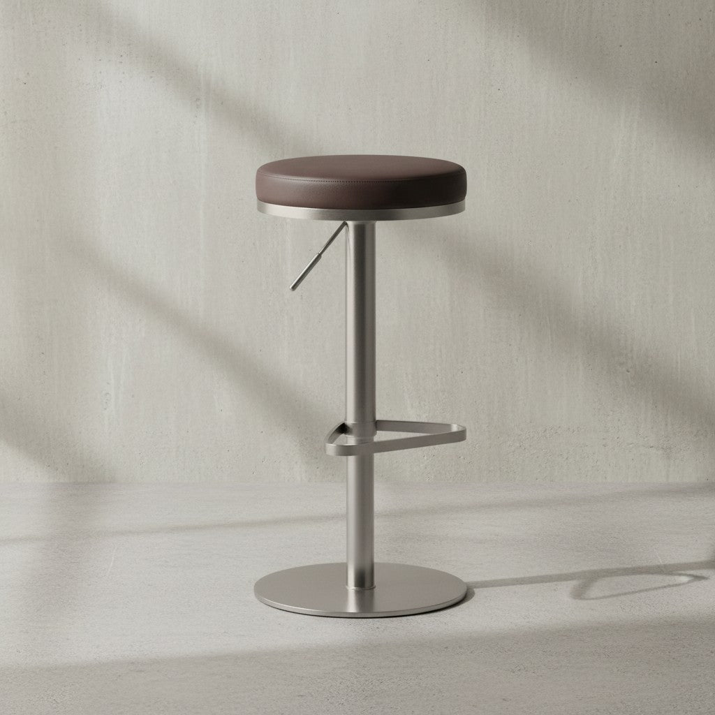 Barhocker ELBE_ höhenverstellbar_ gepolsterte Sitzfläche_ Triangel Fußablage_ max. 110 kg Belastung - KADIMA DESIGN_Farbe_ Braun_ Größe_ 38x38x82 cm_