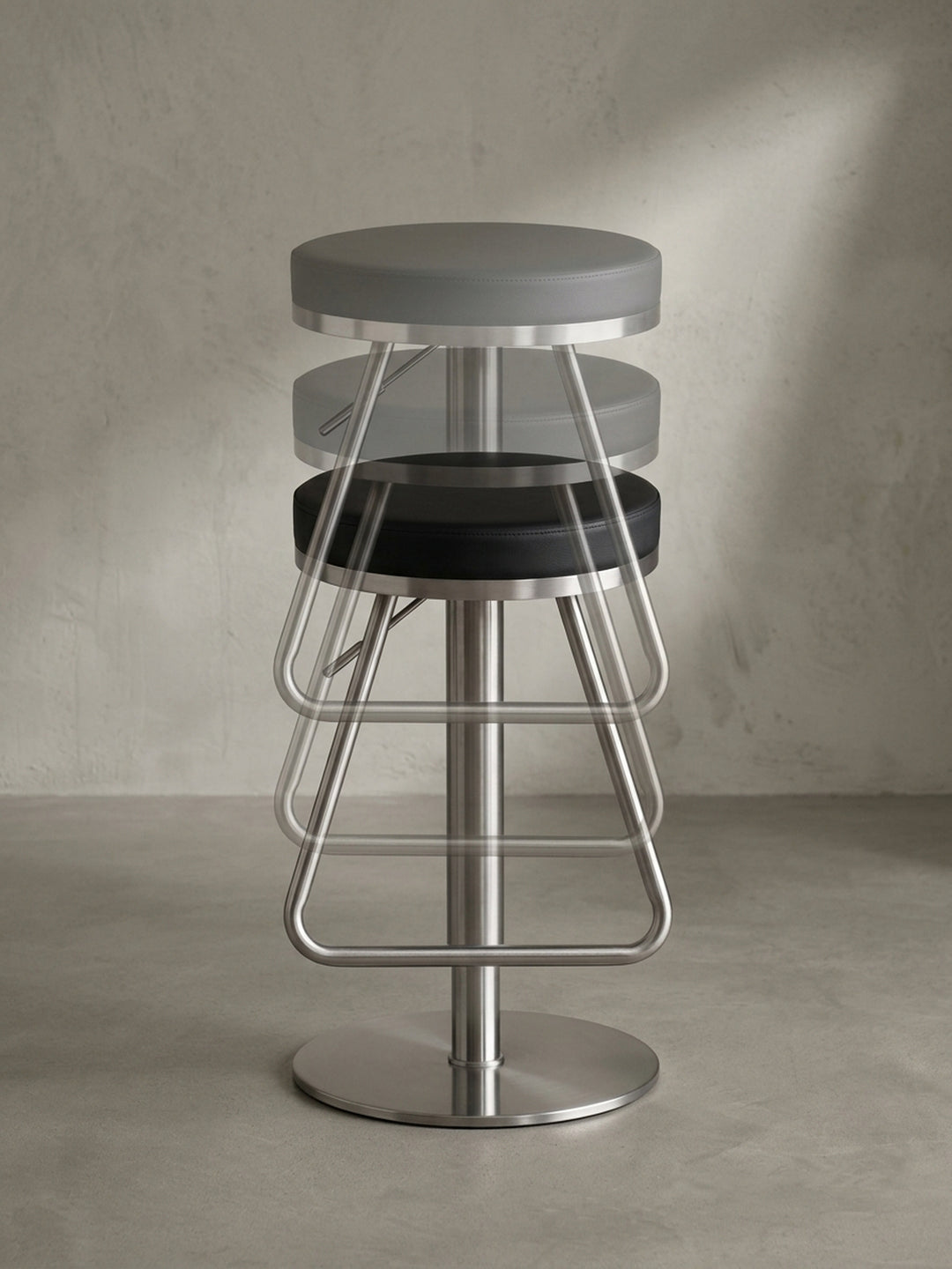 Alternative Perspektive des drehbaren Thekenstuhls in Schwarz, die das um 360 Grad rotierbare Element und das minimalistische Designkonzept hervorhebt._