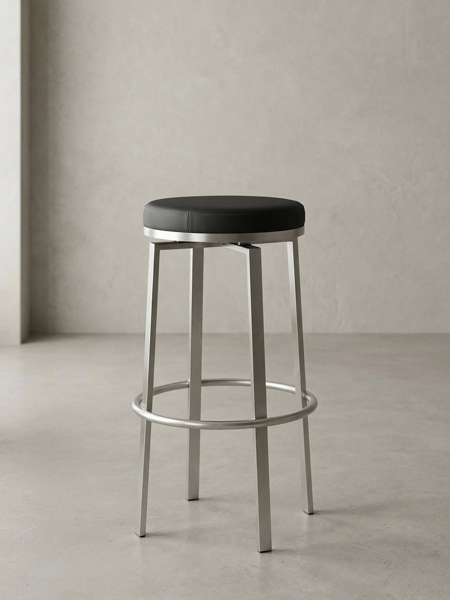 Seitenansicht Barhocker Eiche Massivholz schwarz mit sichtbarer Materialstärke und Konstruktionsdetails 42x42x76 cm_