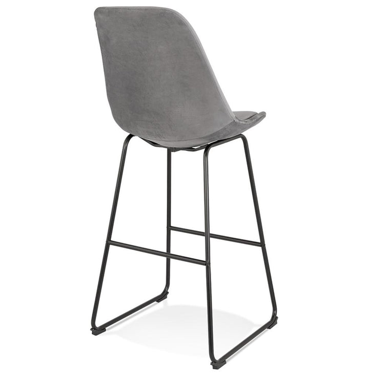 Hochstuhl in Aktion - 48x55x119 cm Gesamtgröße - ideal für 100-115 cm Theken - neutrales Grau für vielseitige Einrichtungsstile._