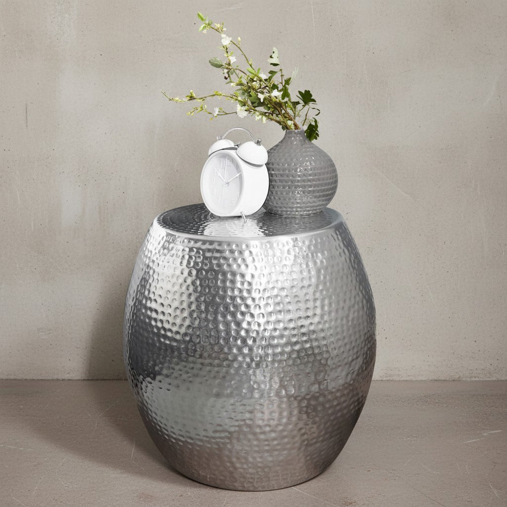 Beistelltisch ENNS_ Orientalisch_ Hammerschlag-Struktur_ Aluminium_ 42x42x42 cm - KADIMA DESIGN_Farbe_ Silber_ Größe_ 42x42x42 cm_