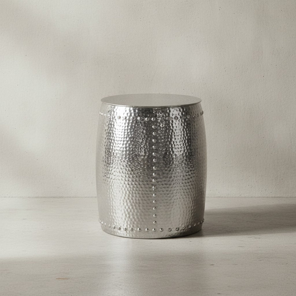 Beistelltisch ENNS_ Orientalisch_ Hammerschlagstruktur_ Aluminium_ 38_5 cm Durchmesser - KADIMA DESIGN_Farbe_ Silber_ Größe_ 42x42x49 cm_