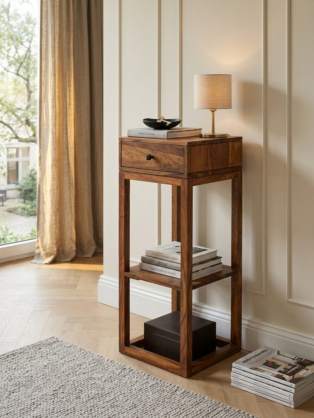 Massiver Sheesham Beistelltisch_ quadratisch_ mit Schublade und Ablagefach_ ideal für Wohnzimmer oder Schlafzimmer - KADIMA DESIGN_Größe_ 35x35x90 cm_
