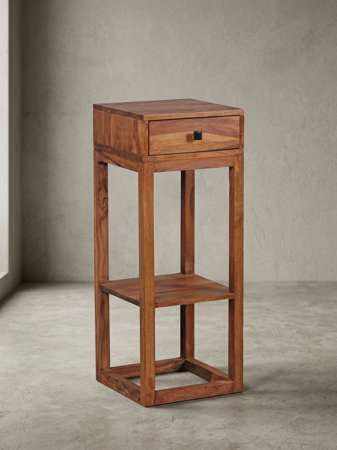 Massiver Sheesham Beistelltisch_ quadratisch_ mit Schublade und Ablagefach_ ideal für Wohnzimmer oder Schlafzimmer - KADIMA DESIGN_Größe_ 35x35x90 cm_