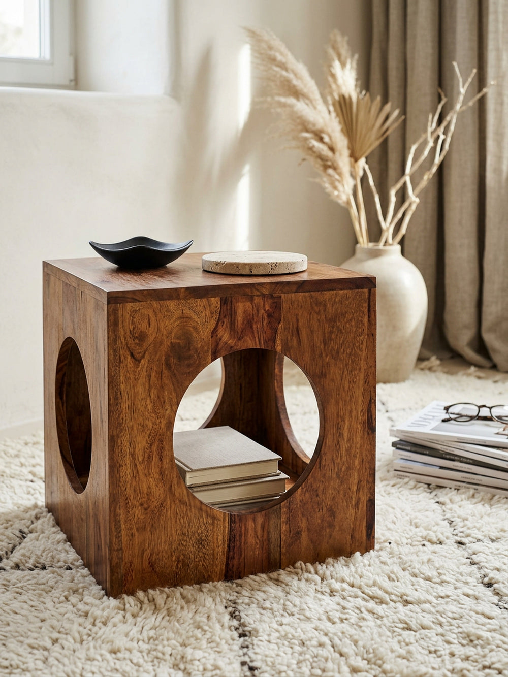 Quadratischer Beistelltisch aus Sheesham-Holz mit Cube-Design_ vielseitige Platzierung_ Stauraummöglichkeiten_ handgefertigt - KADIMA DESIGN_Größe_ 35x35x35 cm_