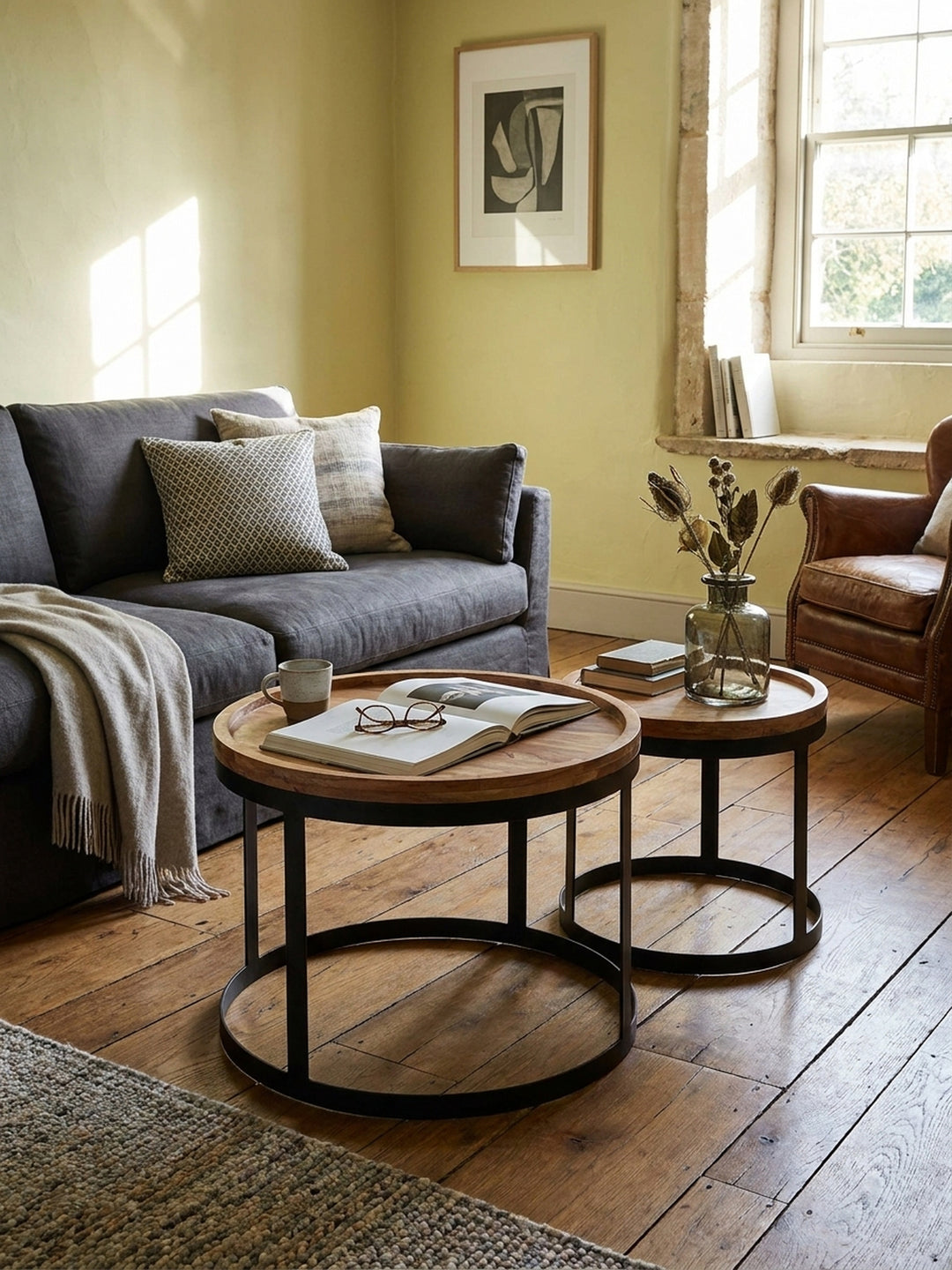 Satztische Akazie Massivholz natur 53x53x45 cm kombiniert mit passenden Möbeln Wohnzimmer Einrichtungsidee Möbelensemble harmonisch Wohnen Interior Zuhause Design modern hochwertig elegant_
