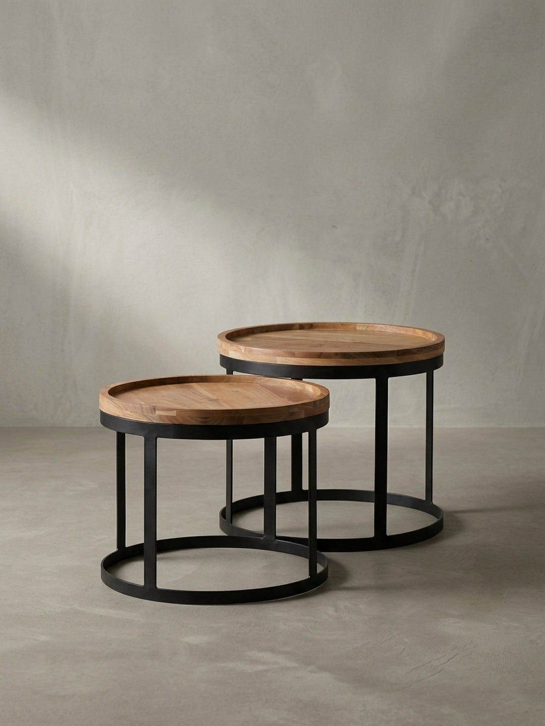 Satztische aus honigfarbenem Akazie-Massivholz 53x53x45 cm Design Möbel Premium Qualität modern Wohnzimmer Einrichtung stilvoll Wohnen Interior Zuhause hochwertig elegant robust langlebig_