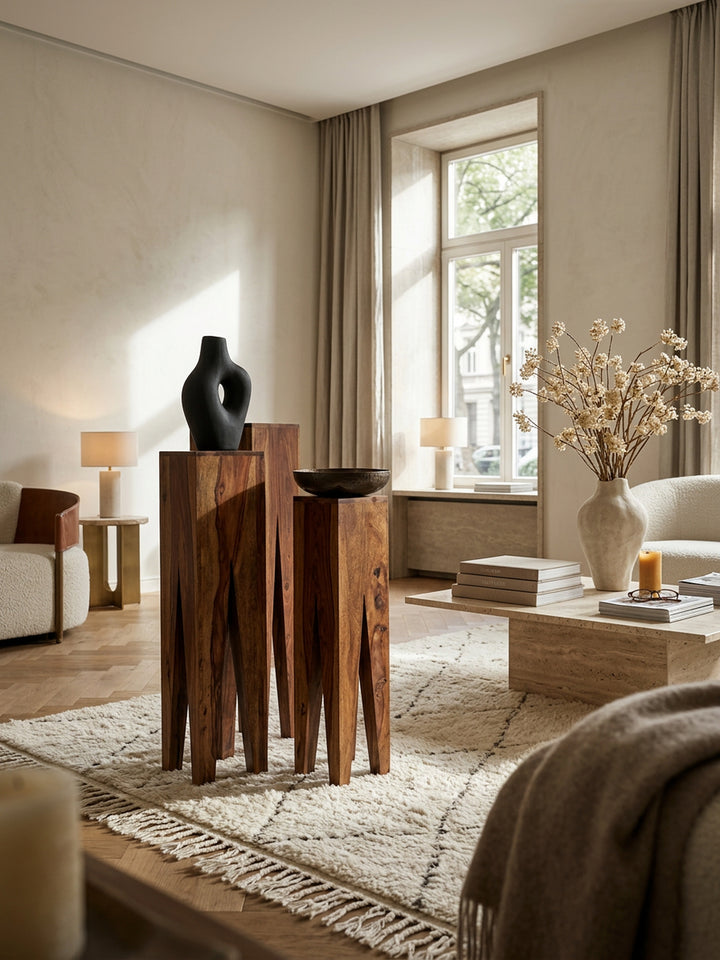 Beistelltisch-Set mit 3 Giraffenbeinen_ Massivholz_ rustikales Ambiente_ handgefertigt - KADIMA DESIGN_Farbe_ Braun_ Größe_ 25x25x100 cm_