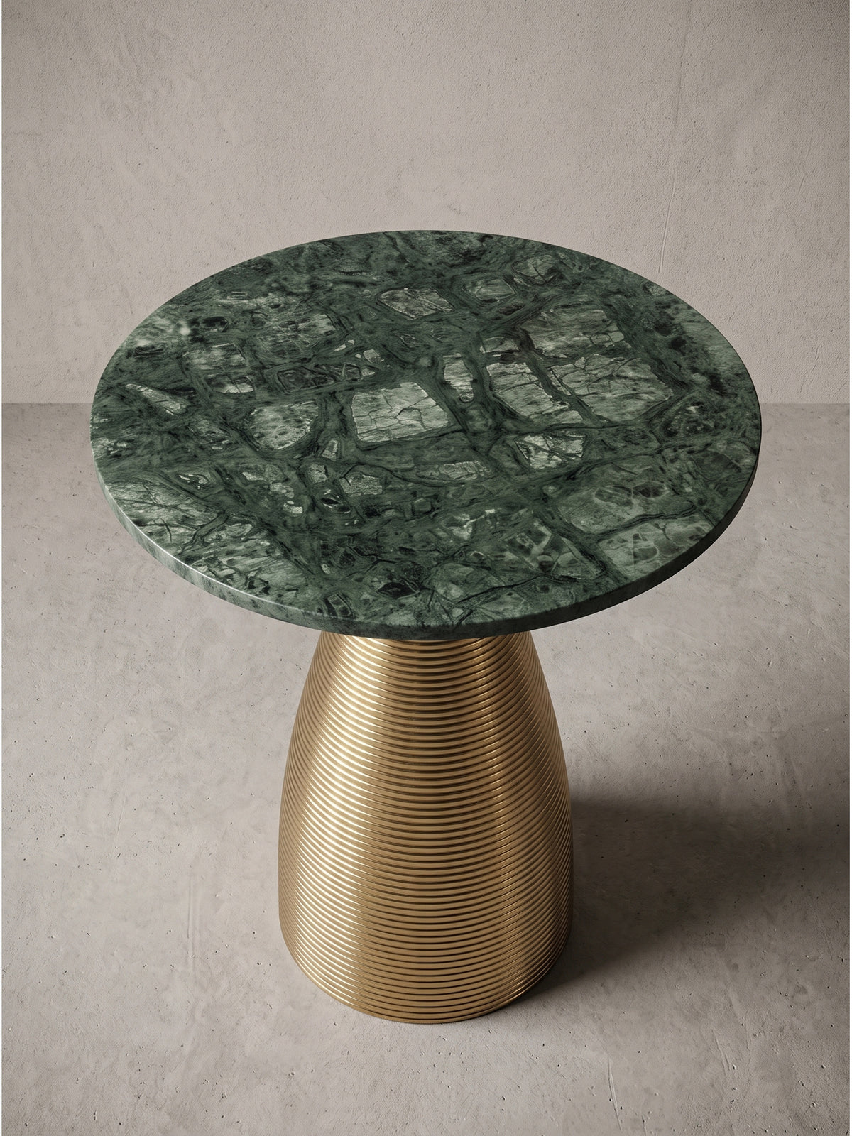Sofatisch Design Metall Couchtisch in Gold Optik mit edler Natursteinplatte in der Seitenansicht
