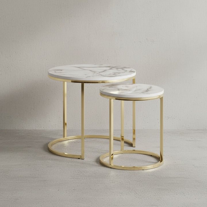 Moderne Marmor-Beistelltische_ 2er Set_ Goldene Gestelle_ 50/35 cm - KADIMA DESIGN_Farbe_ Weiß_ Größe_ 50x50x45 cm_