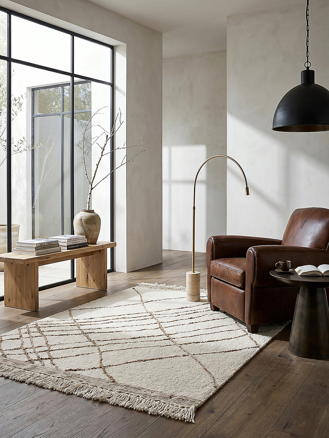 Teppich Beige-Natur rechteckig im Wohnzimmer mit Couchtisch und Wohnaccessoires Wohnidee skandinavisch modern_