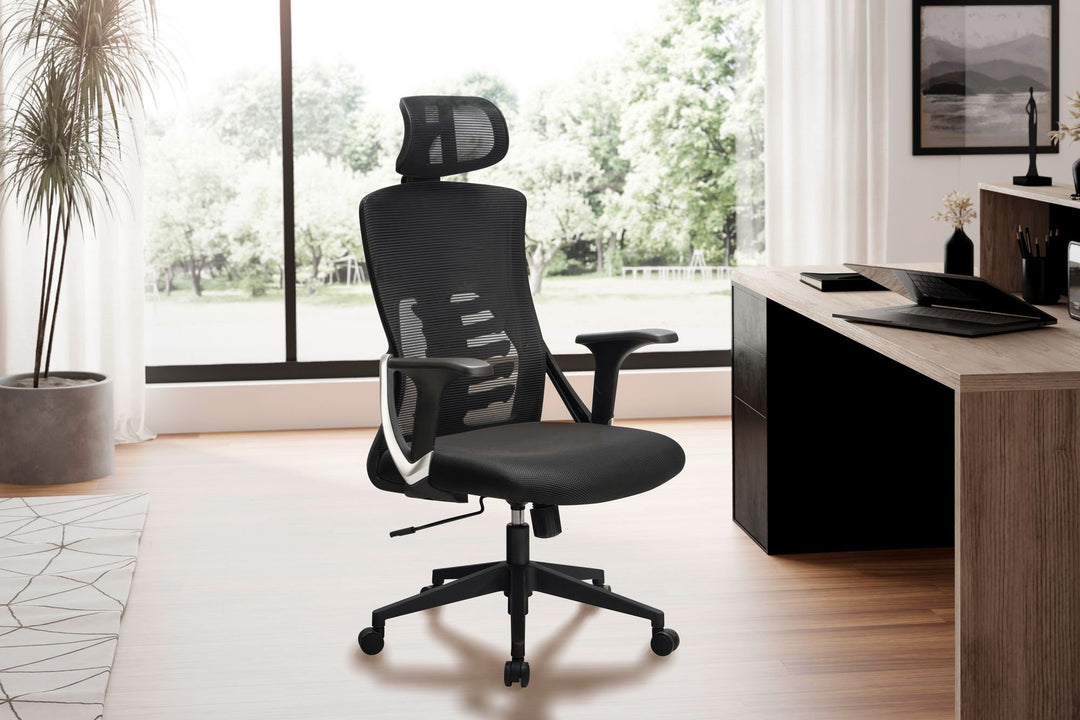 Bürostuhl mit S-förmiger Rückenlehne - Wippmechanik und silbernen Akzenten - 65x65x123 cm - ideal fürs Home-Office von Kadima Design_
