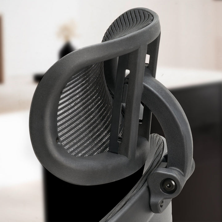 Computerstuhl mit atmungsaktivem Mesh - ergonomischer Form und 8-Stunden Sitzkomfort für professionelles Arbeiten von Kadima Design_