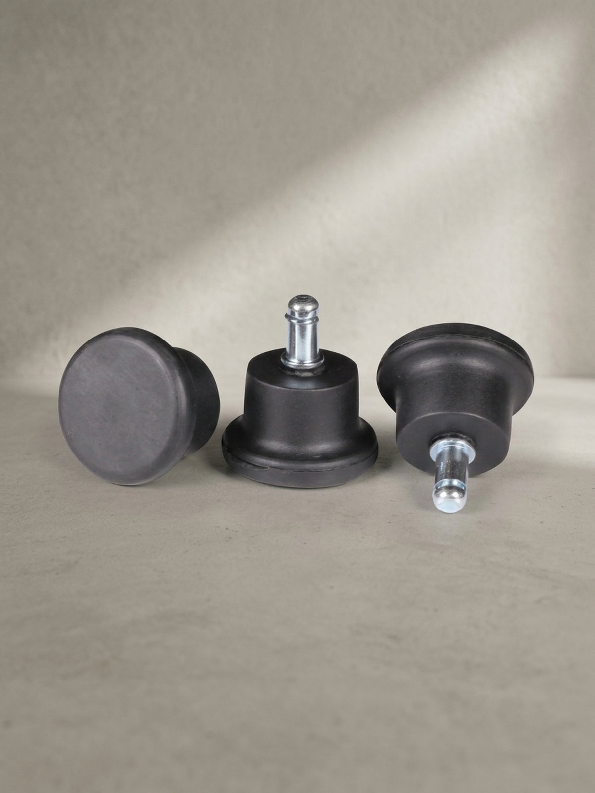 Seitenansicht des kompakten Bodengleiters, die das nicht schmierende, glockenförmige Design für empfindliche Hartböden perfekt veranschaulicht._