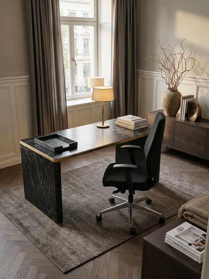 Bürostuhl Latina_ Ergonomisches Design_ Lendenwirbelstütze_ höhenverstellbare Armlehnen_ strapazierfähiger Stoff_ Aluminium-Fußkreuz - KADIMA DESIGN_Größe_ 70x63x119 cm_