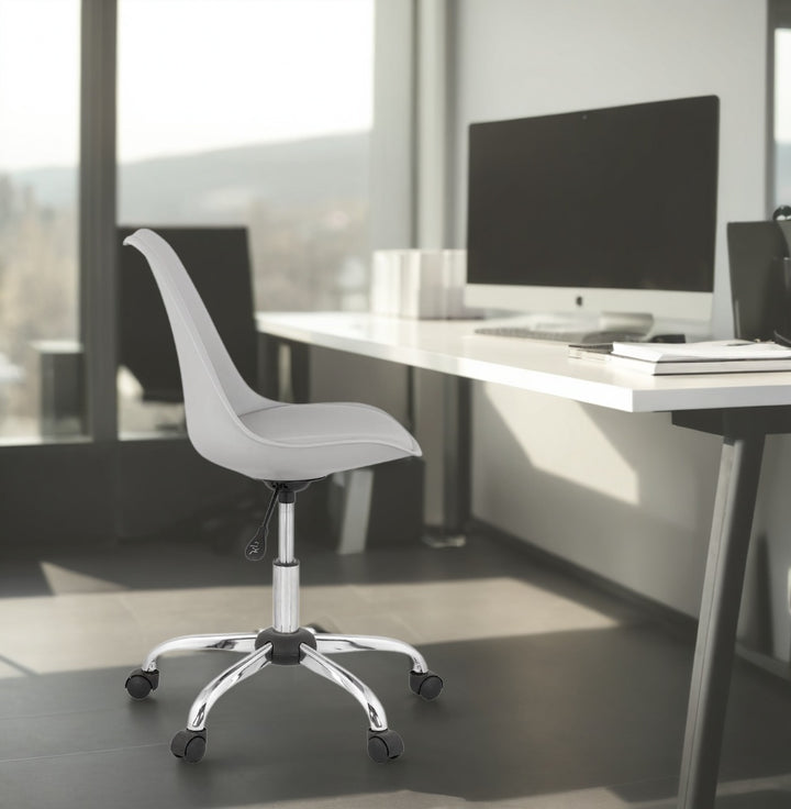 Schreibtischstuhl in Grau mit ergonomischer Sitzform und 3cm Polsterung von Kadima Design_