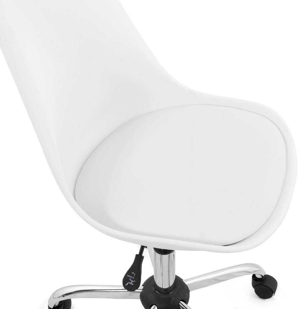 Designer Bürostuhl in Weiß mit moderner Formgebung und ergonomischer Sitzposition von Kadima Design_