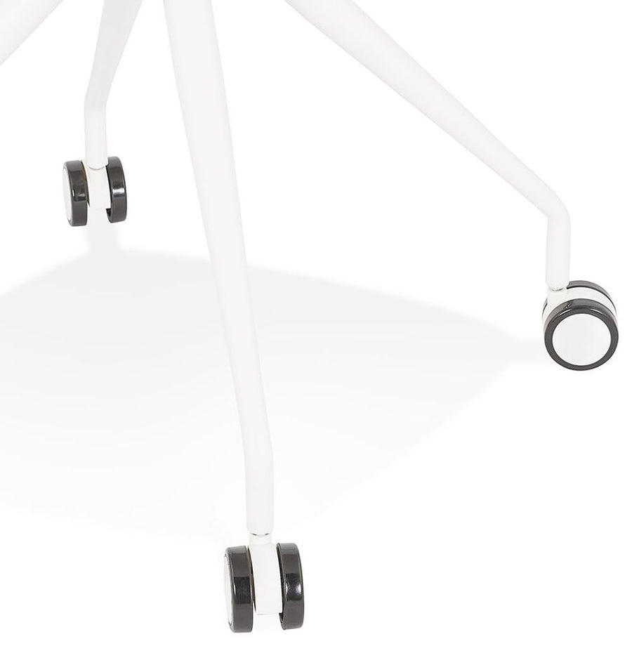 Homeoffice Drehstuhl in Hellgrau - ergonomische Form mit weißem Untergestell von Kadima Design_